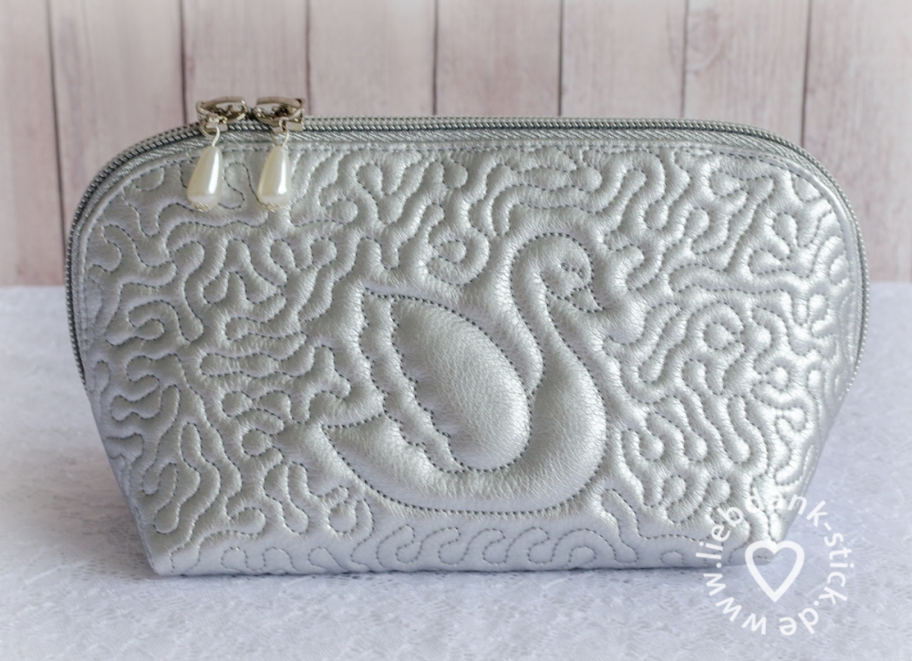 Bild 1 von ITH Quilttasche Schwan 13x18 oder 16x26 Rahmen, inkl. Schnittmuster  / (Rahmengröße:) 13x18 Rahmen